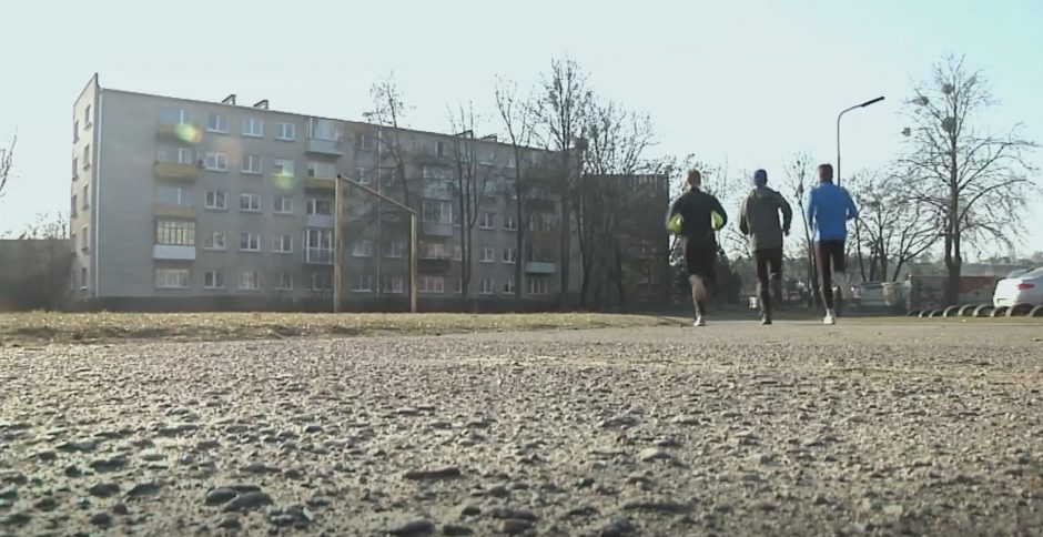 Jaunieji sportininkai Ukrainoje išgyveno siaubą: prie namų sprogo raketa, naktį praleidome rūsyje
