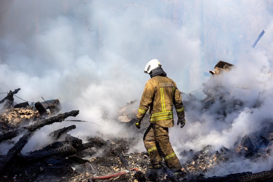 Per gaisrą Kauno rajone apdegė vyras: jis perduotas į medikų rankas