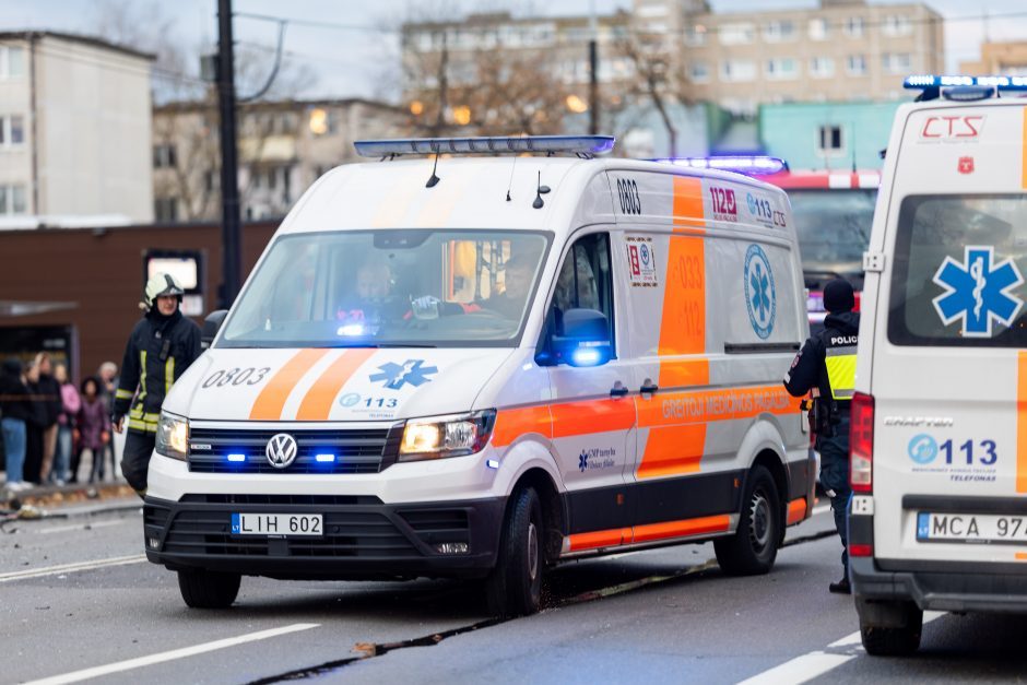 Avariją sostinės Savanorių prospekte sukėlusi moteris paguldyta į ligoninę