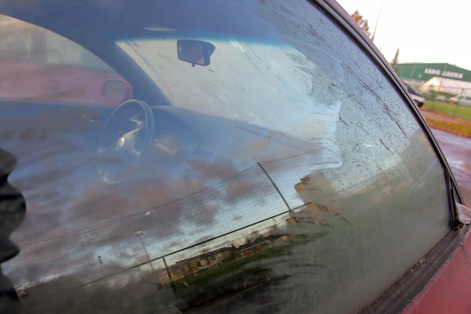 Vairuotojus pykdo aikštelėse vietas užimantys nevažiuojantys išklerėliai