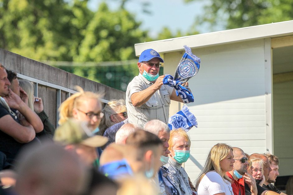 Futbolo klubas sirgalius vilioja ir originaliais pasiūlymais