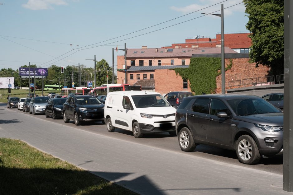 Per piką Pilies žiede – dar didesnis chaosas: pakeistos eismo tvarkos dalis vairuotojų nepastebi