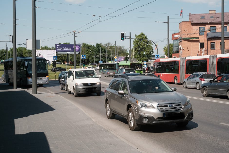 Per piką Pilies žiede – dar didesnis chaosas: pakeistos eismo tvarkos dalis vairuotojų nepastebi