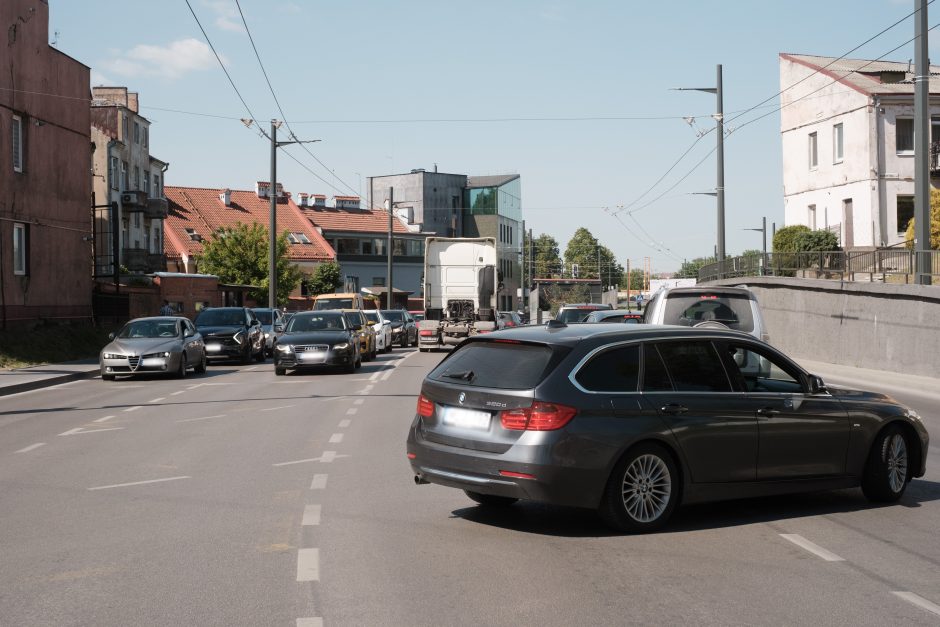 Per piką Pilies žiede – dar didesnis chaosas: pakeistos eismo tvarkos dalis vairuotojų nepastebi