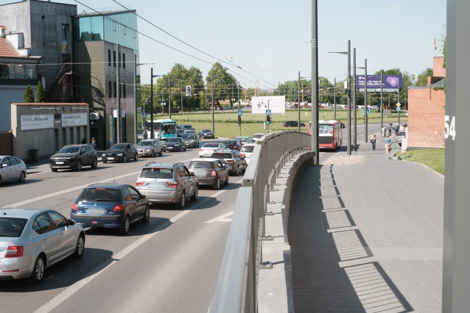 Per piką Pilies žiede – dar didesnis chaosas: pakeistos eismo tvarkos dalis vairuotojų nepastebi