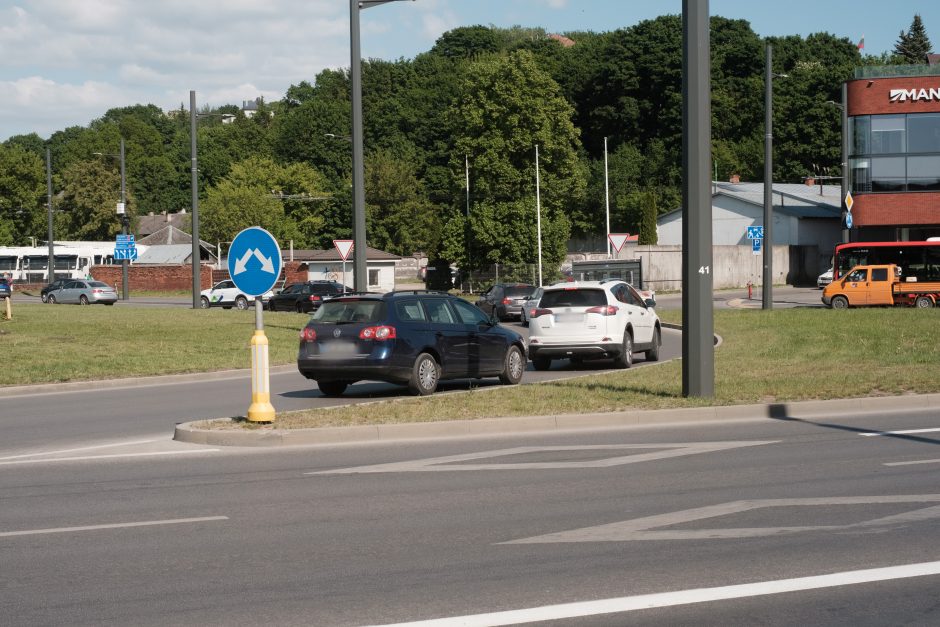 Per piką Pilies žiede – dar didesnis chaosas: pakeistos eismo tvarkos dalis vairuotojų nepastebi