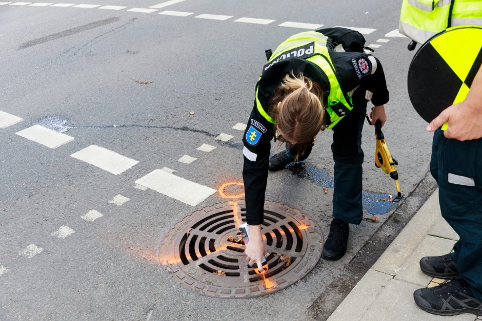 Kauno centre – troleibuso ir dviratininkės susidūrimas