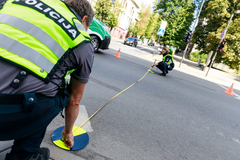 Kauno centre – troleibuso ir dviratininkės susidūrimas