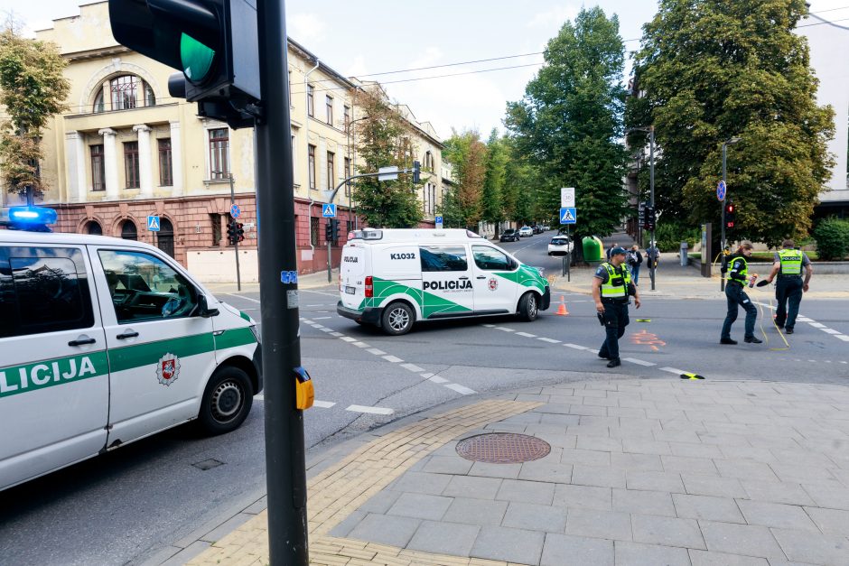 Kauno centre – troleibuso ir dviratininkės susidūrimas