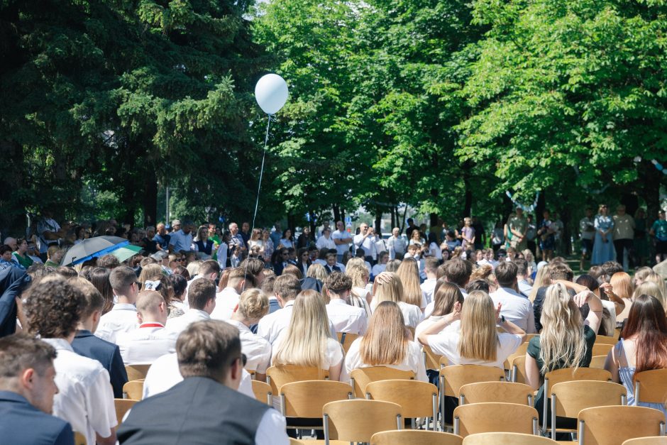 Paskutinis skambutis Kaune: abiturientai ne tik pakilo skrydžiui