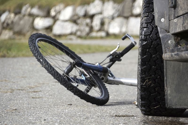 Šiaulių rajone po avarijos mirė dviratininkas