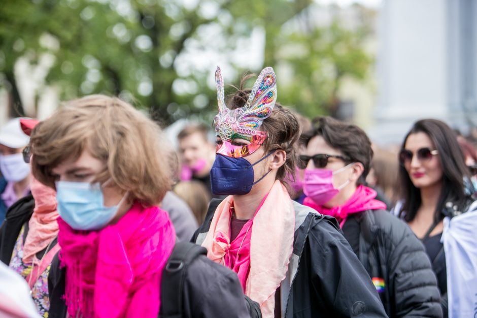 Į LGBT parado dalyvius skriejo ir žali kiaušiniai: kliuvo kavinės klientams