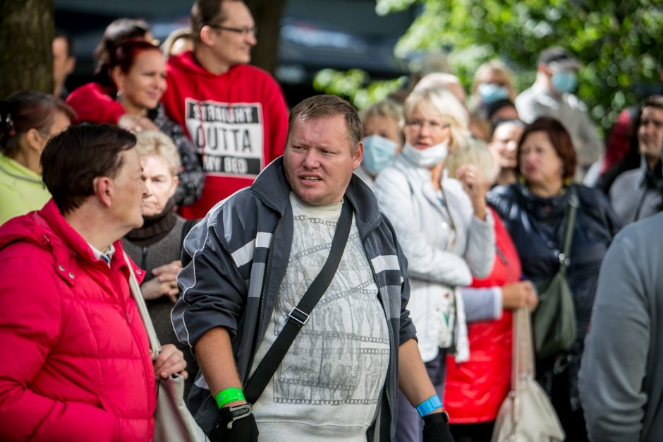 Į LGBT parado dalyvius skriejo ir žali kiaušiniai: kliuvo kavinės klientams