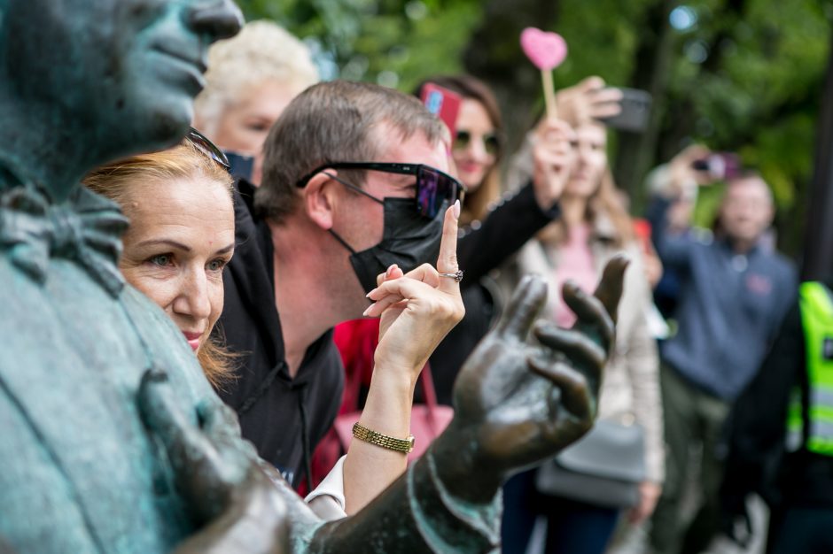 Į LGBT parado dalyvius skriejo ir žali kiaušiniai: kliuvo kavinės klientams