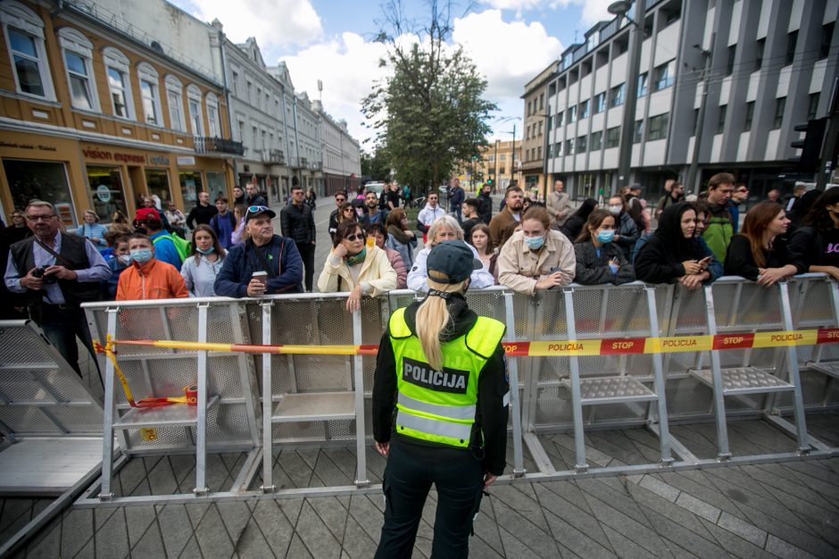 Į LGBT parado dalyvius skriejo ir žali kiaušiniai: kliuvo kavinės klientams