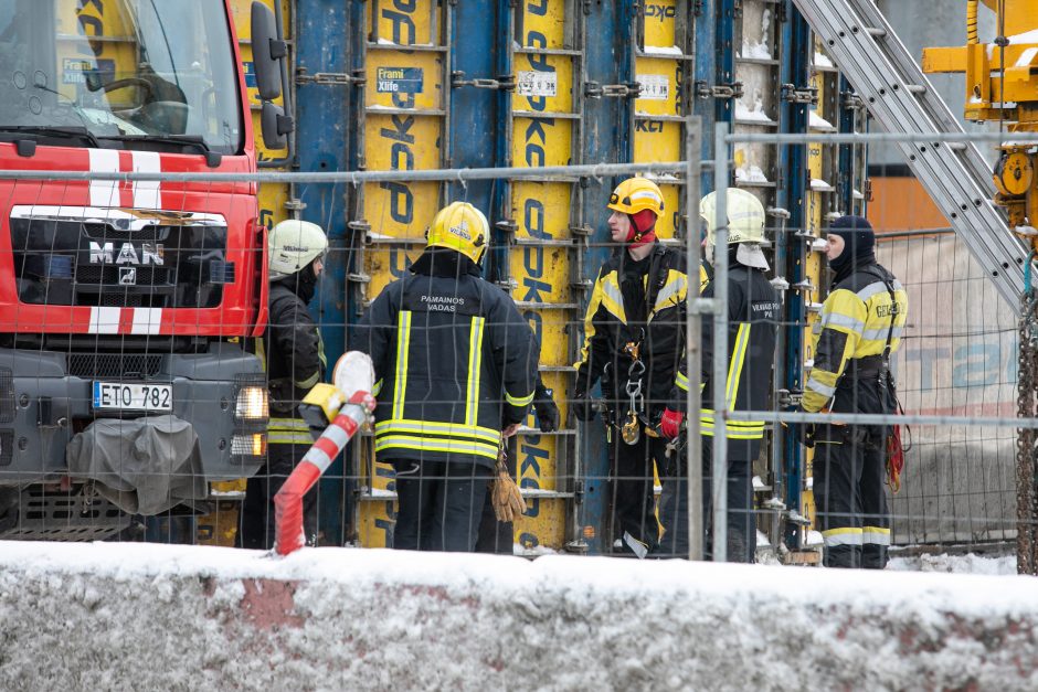 Baisi nelaimė Vilniuje: žuvo į labai gilią betonuotą duobę įkritęs žmogus