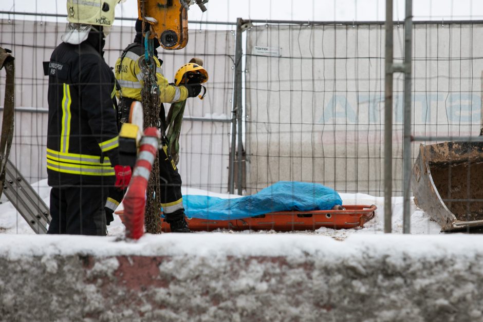 Baisi nelaimė Vilniuje: žuvo į labai gilią betonuotą duobę įkritęs žmogus