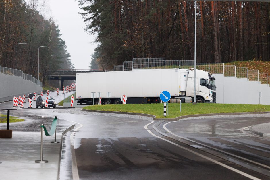 Atidarytas naujas tunelis ties Vievio geležinkelio pervaža