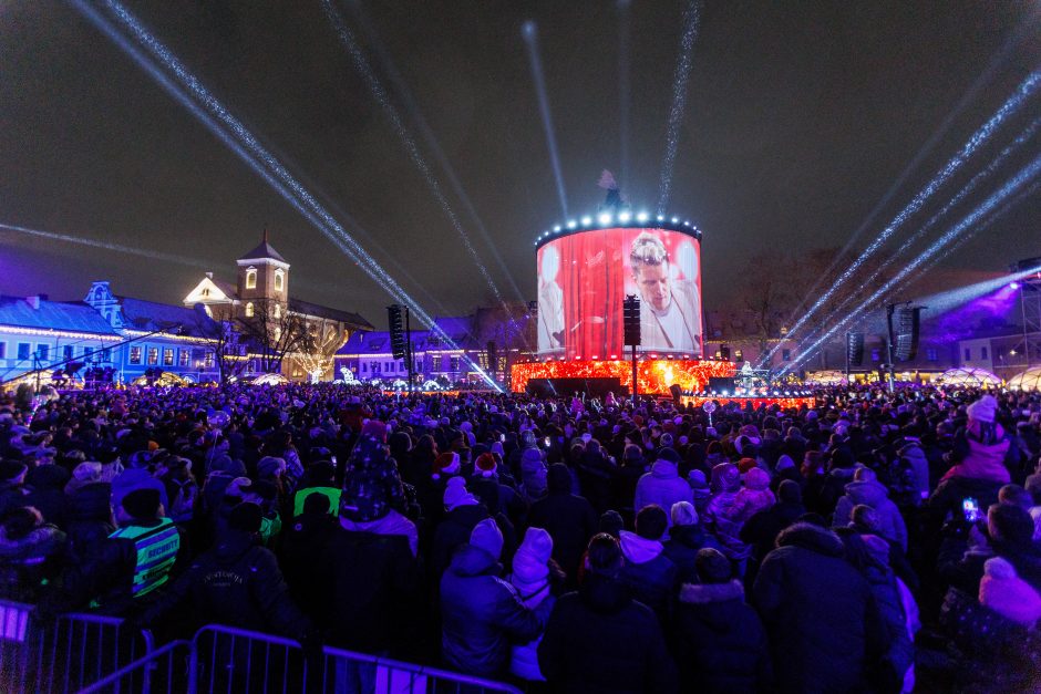 Daugiatūkstantinei miniai užplūdus Rotušės aikštę ir Senamiestį neapsieita be incidentų