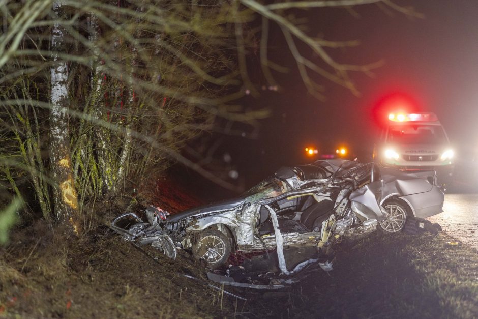 Daugiau detalių: nuo policijos sprukęs ir žuvęs BMW vairavęs vaikinas neturėjo teisės vairuoti