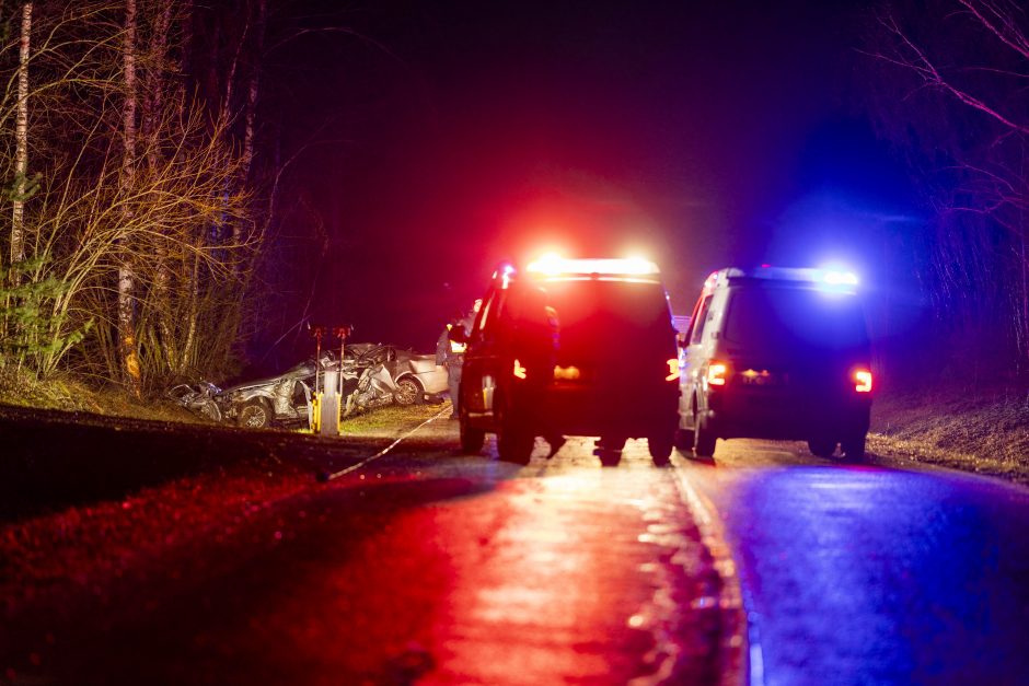 Daugiau detalių: nuo policijos sprukęs ir žuvęs BMW vairavęs vaikinas neturėjo teisės vairuoti