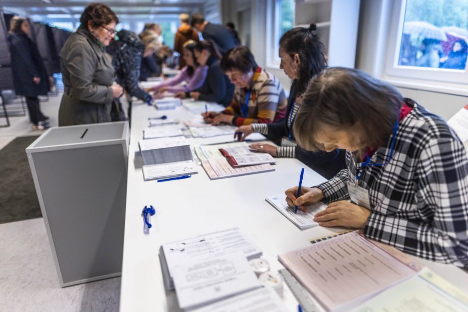 Pirmoji išankstinio balsavimo diena: rinkėjai aktyvesni nei 2019-aisiais