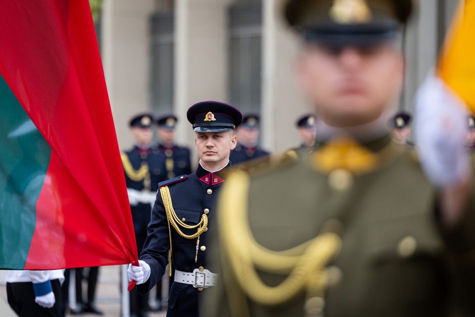 Valstybės vėliavos pakėlimo ceremonija