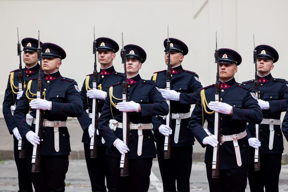 Oficiali Lenkijos gynybos ministro ir delegacijos pasitikimo ceremonija