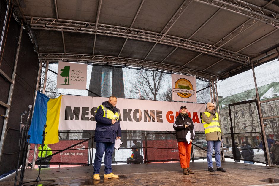 Žemdirbių protestas: skambūs šūkiai, „nubaubtas“ ministras, gaudžiantys traktorių signalai 