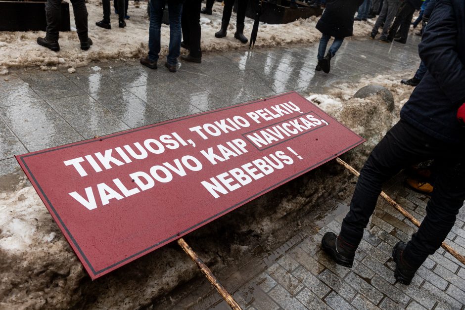 Žemdirbių protestas: skambūs šūkiai, „nubaubtas“ ministras, gaudžiantys traktorių signalai 