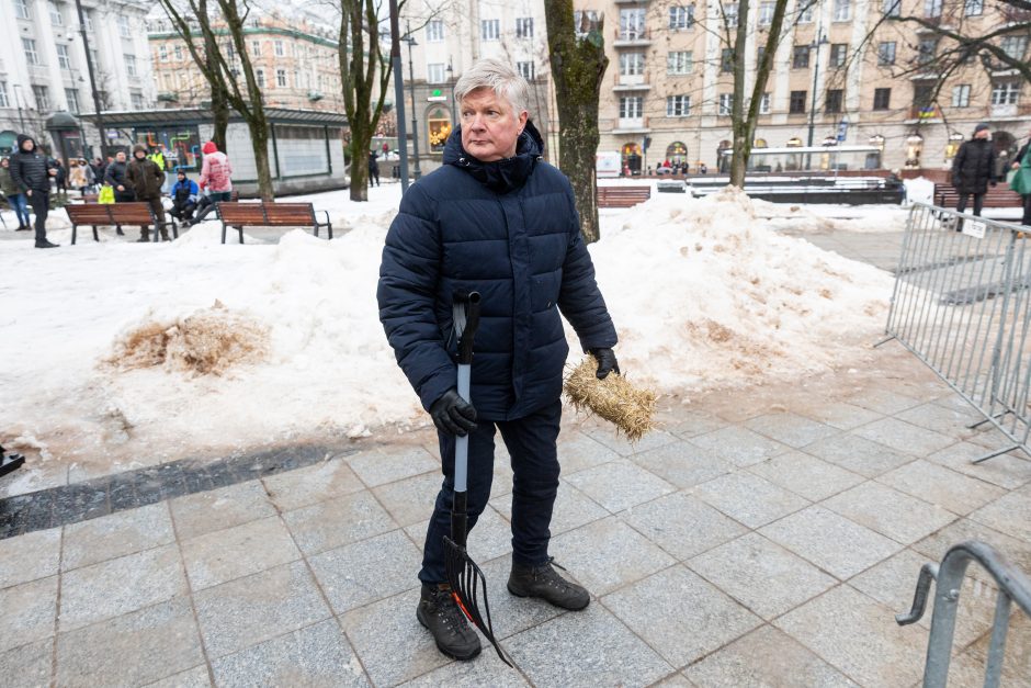 Žemdirbių protestas: skambūs šūkiai, „nubaubtas“ ministras, gaudžiantys traktorių signalai 