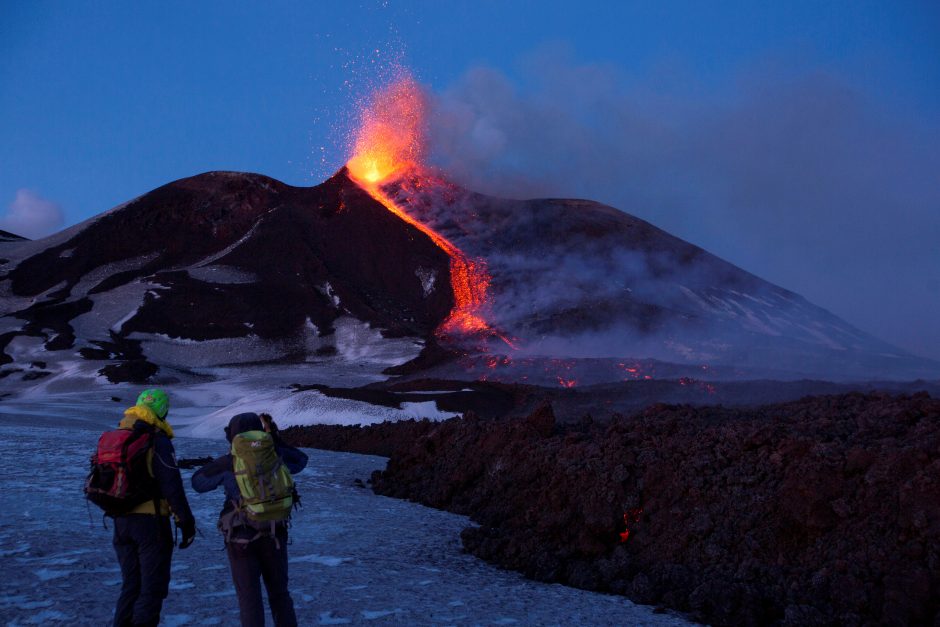 Išsiveržus Etnos ugnikalniui uždaryta aplinkinė oro erdvė