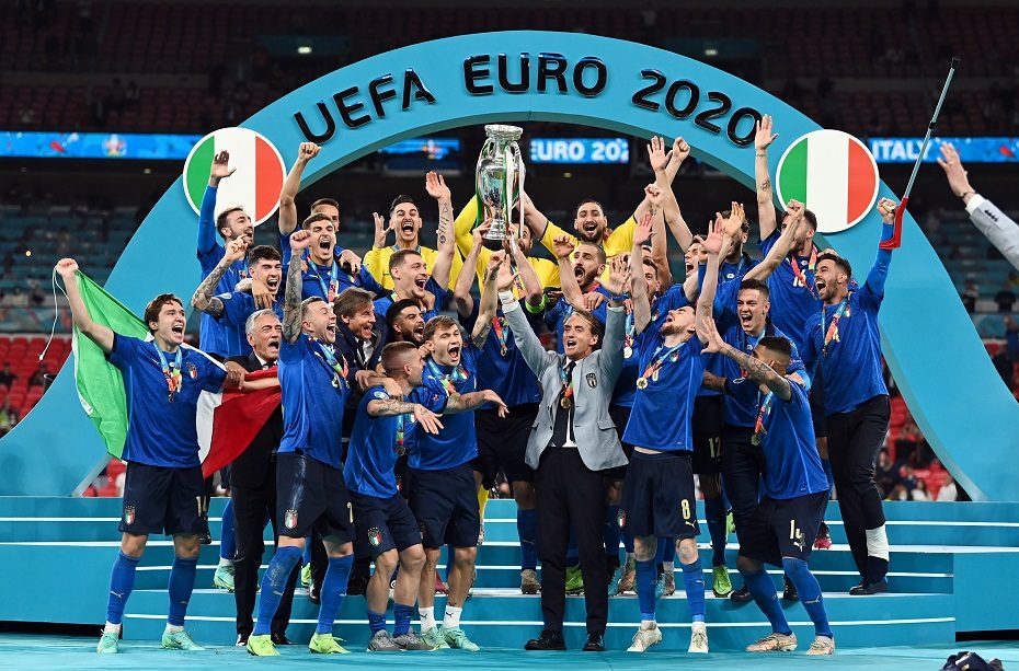 Europos futbolo sostą užėmė italai