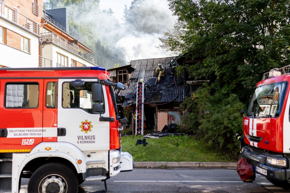 Vilniuje degė namas