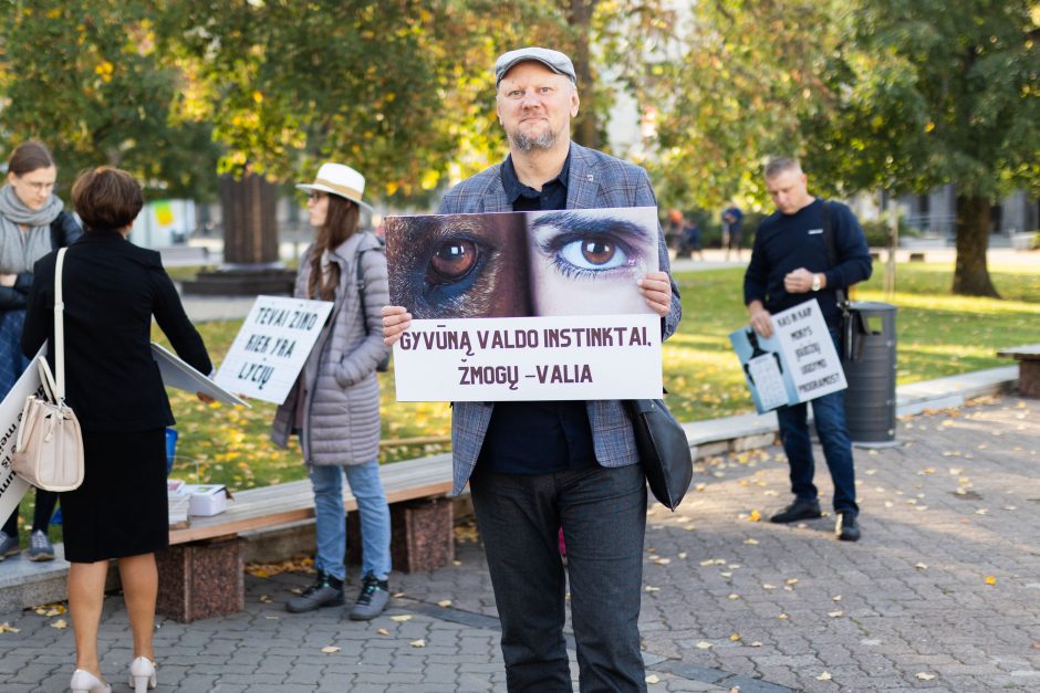 Prie Seimo LGBTQ atstovai protestuos prieš turinio cenzūrą, tėvai – dėl gyvenimo įgūdžių programos