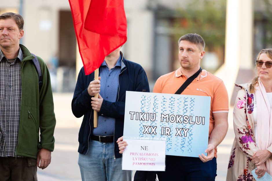 Prie Seimo LGBTQ atstovai protestuos prieš turinio cenzūrą, tėvai – dėl gyvenimo įgūdžių programos