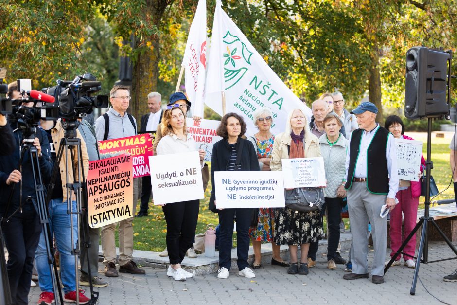 Prie Seimo LGBTQ atstovai protestuos prieš turinio cenzūrą, tėvai – dėl gyvenimo įgūdžių programos