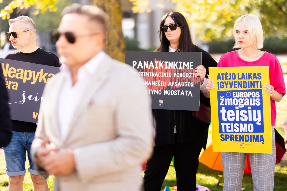 LGBTQ atstovų proteste – ir skambūs pareiškimai: „Geras pedofilas – miręs pedofilas“