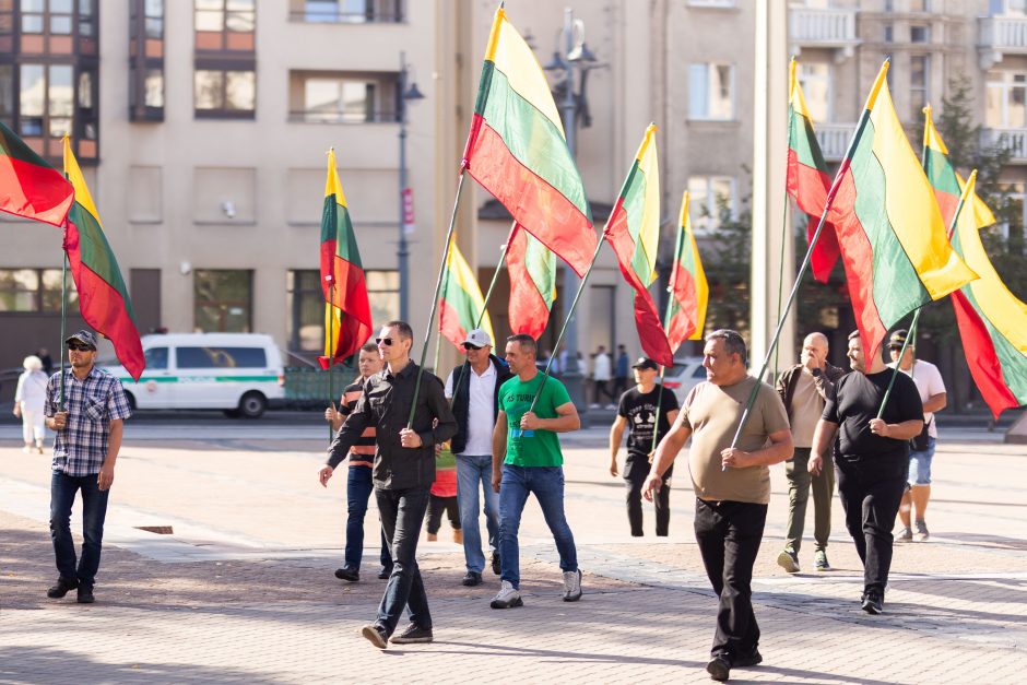 LGBTQ atstovų proteste – ir skambūs pareiškimai: „Geras pedofilas – miręs pedofilas“