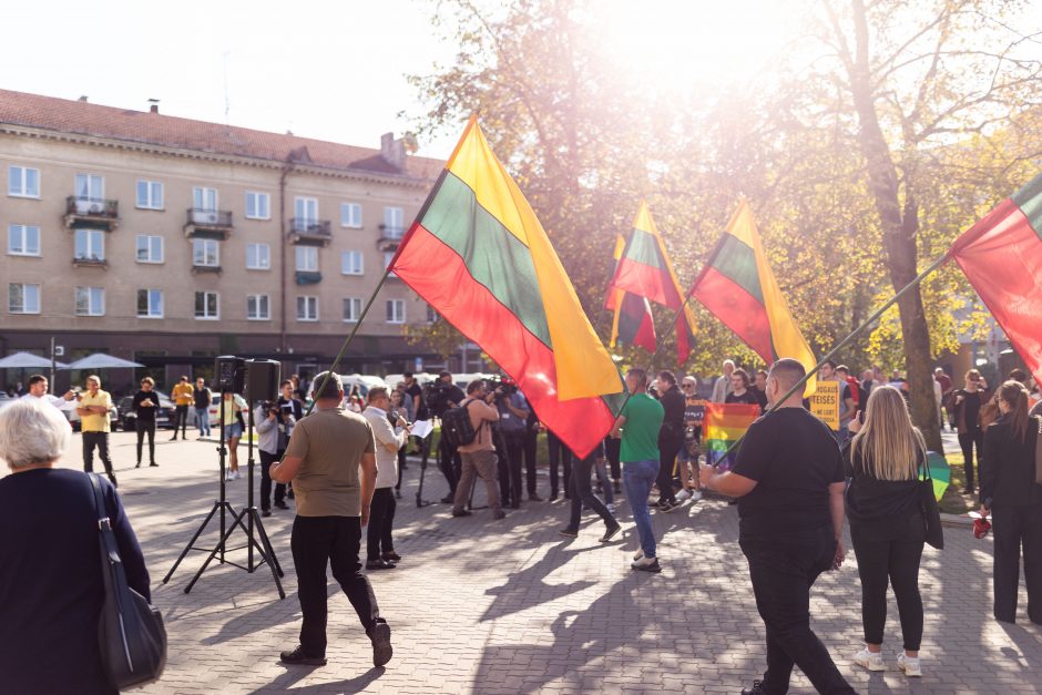 LGBTQ atstovų proteste – ir skambūs pareiškimai: „Geras pedofilas – miręs pedofilas“