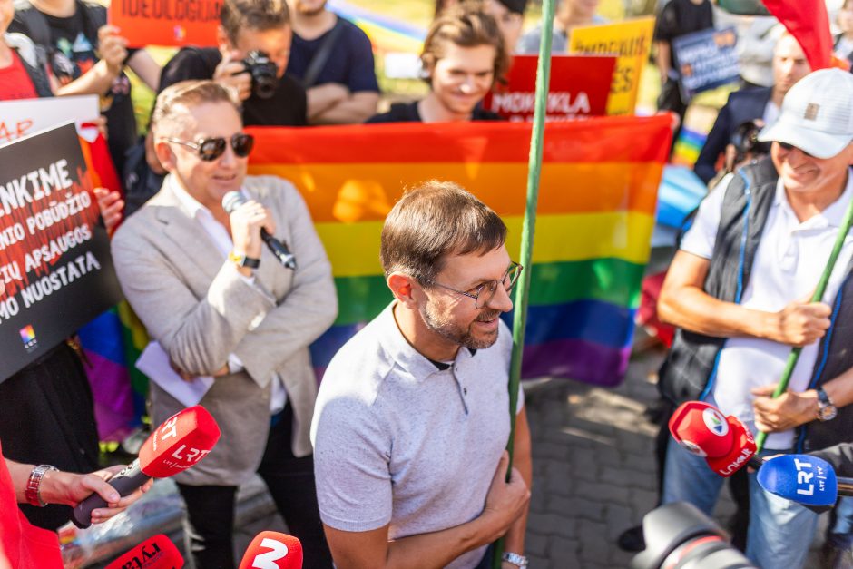 LGBTQ atstovų proteste – ir skambūs pareiškimai: „Geras pedofilas – miręs pedofilas“