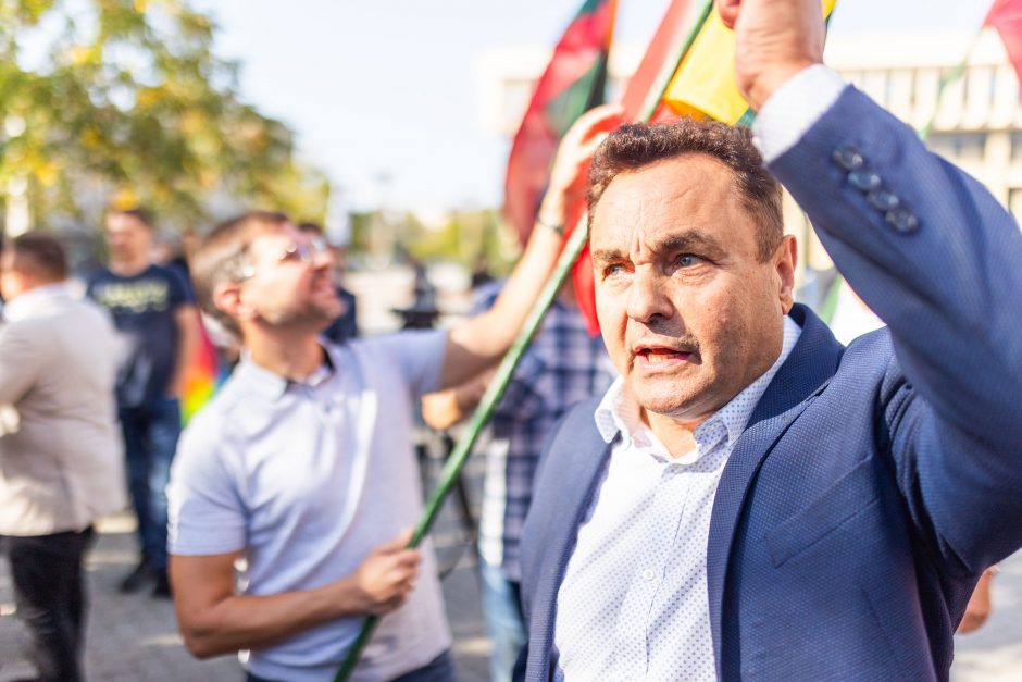 LGBTQ atstovų proteste – ir skambūs pareiškimai: „Geras pedofilas – miręs pedofilas“