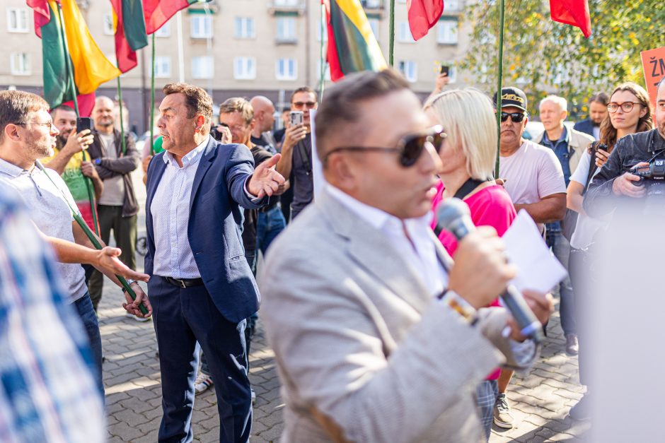 LGBTQ atstovų proteste – ir skambūs pareiškimai: „Geras pedofilas – miręs pedofilas“