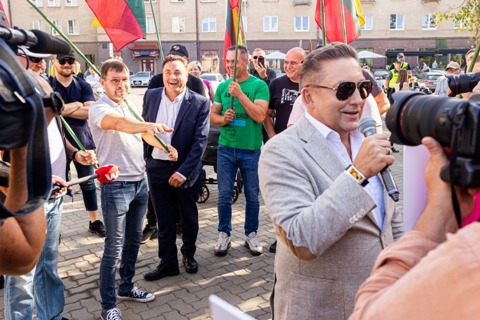 LGBTQ atstovų proteste – ir skambūs pareiškimai: „Geras pedofilas – miręs pedofilas“