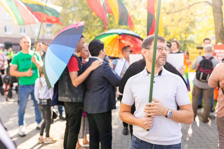 LGBTQ atstovų proteste – ir skambūs pareiškimai: „Geras pedofilas – miręs pedofilas“