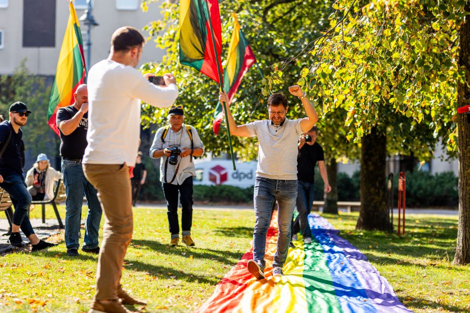 LGBTQ atstovų proteste – ir skambūs pareiškimai: „Geras pedofilas – miręs pedofilas“