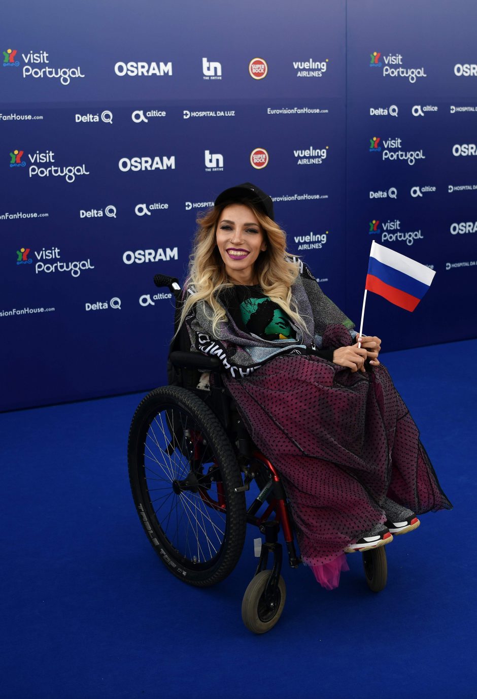 Rusijos dainininkė „Eurovizijoje“ siunčia dviprasmišką žinutę?