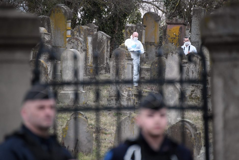 Rytų Prancūzijoje žydų kapinėse vandalai išniekino 80 kapų