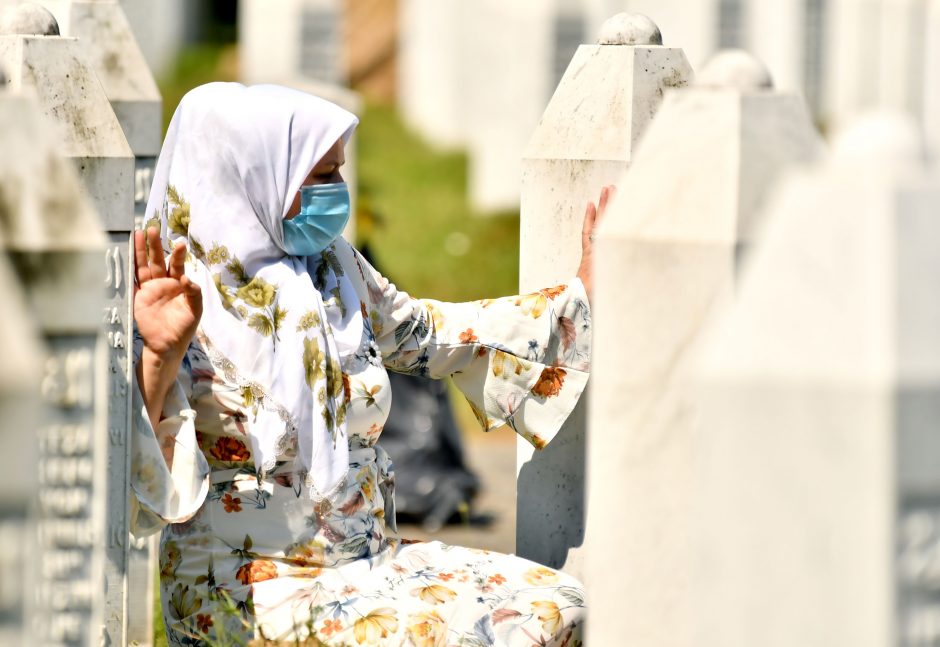 Bosnijos musulmonai mini Srebrenicos žudynių 25-ąsias metines