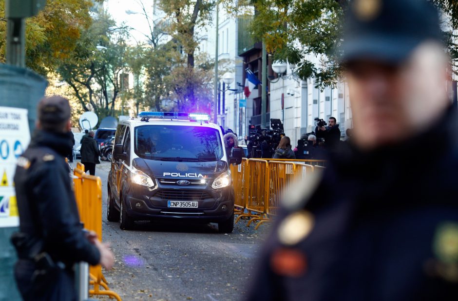 Madridas atitraukia tūkstantines policijos pajėgas iš Katalonijos